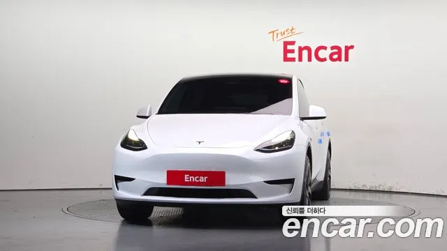 Tesla Model Y — Фото автомобиля 3