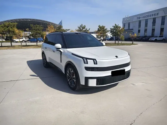 Lynk & Co 900 — Фото автомобиля 3