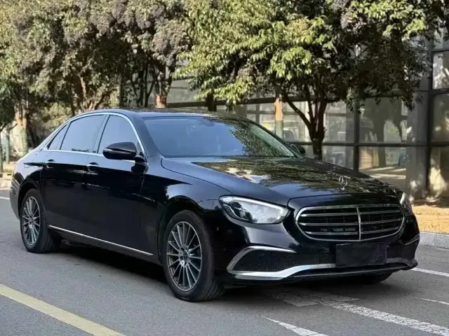 Mercedes-Benz E-Class — Фото автомобиля 3