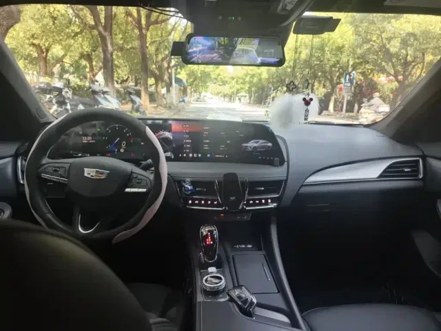 Cadillac CT5 — Фото автомобиля 10