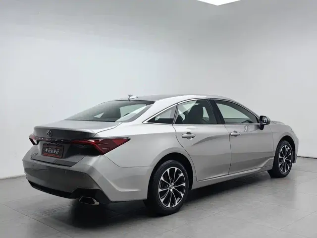 Toyota Avalon — Фото автомобиля 2