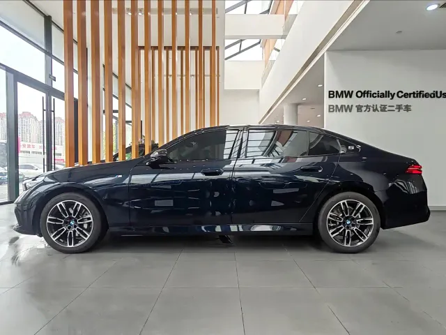 BMW 5 Series — Фото автомобиля 4