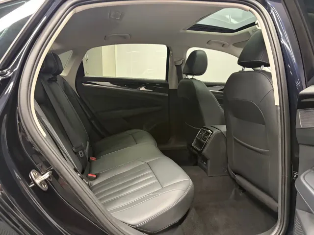 Volkswagen Passat — Фото автомобиля 14