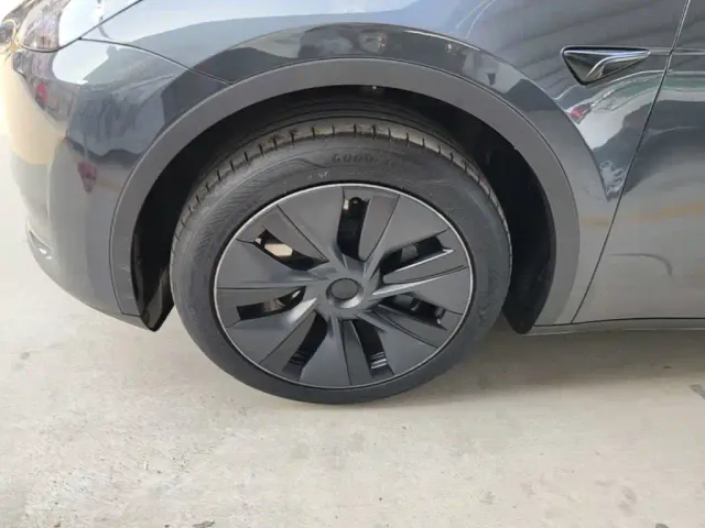 Tesla Model Y — Фото автомобиля 22
