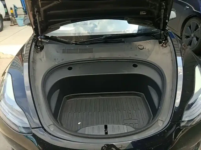 Tesla Model 3 — Фото автомобиля 19