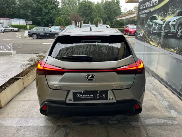 Lexus UX — Фото автомобиля 6