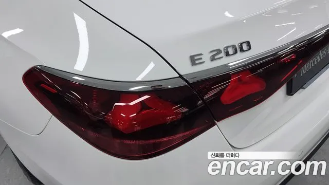 Mercedes-Benz E-Class — Фото автомобиля 14