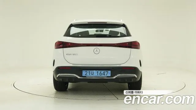 Mercedes-Benz EQA — Фото автомобиля 4