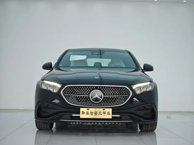 Mercedes-Benz E-Class — Фото автомобиля 2
