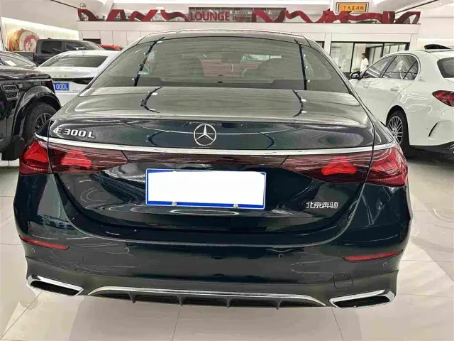 Mercedes-Benz E-Class — Фото автомобиля 20