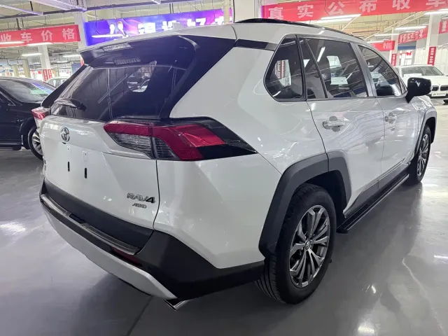 Toyota RAV4 — Фото автомобиля 19
