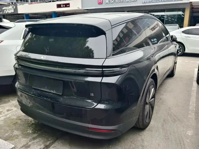 Li Auto i8 — Фото автомобиля 7