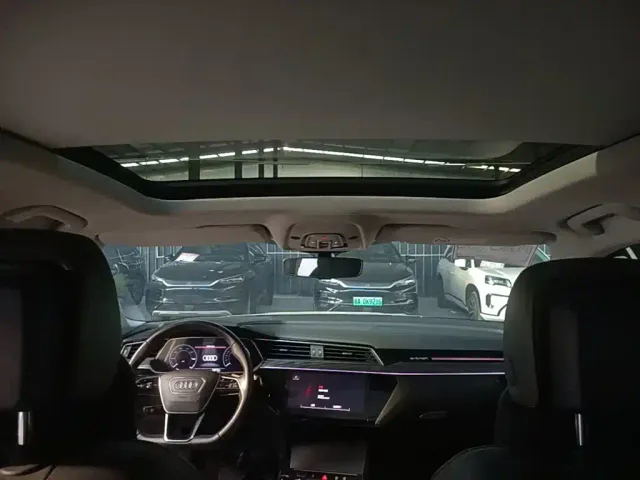 Audi e-tron — Фото автомобиля 17