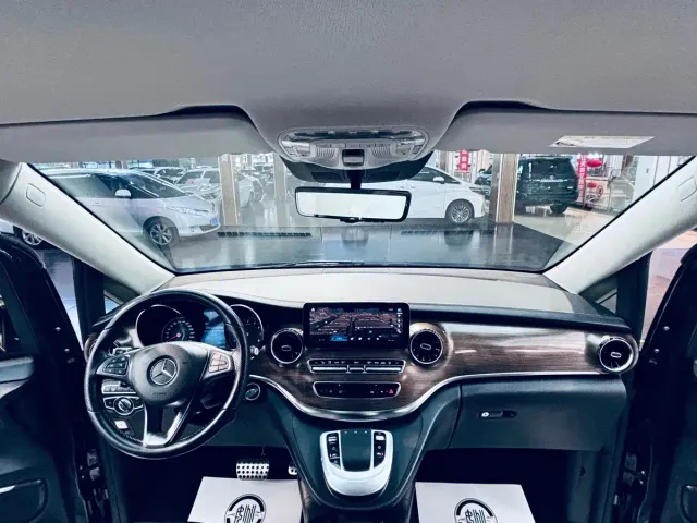 Mercedes-Benz V-Class — Фото автомобиля 11