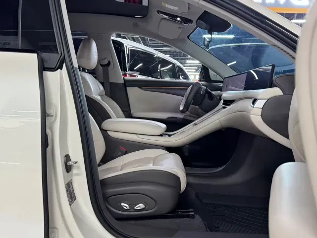 IM Motors LS6 — Фото автомобиля 11