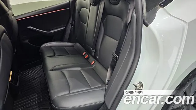 Tesla Model 3 — Фото автомобиля 30