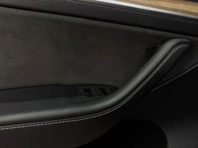 Tesla Model Y — Фото автомобиля 14