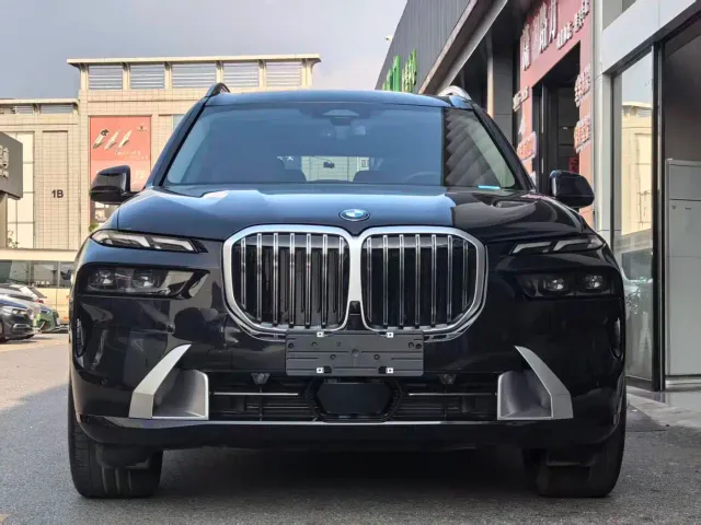 BMW X7 — Фото автомобиля 2