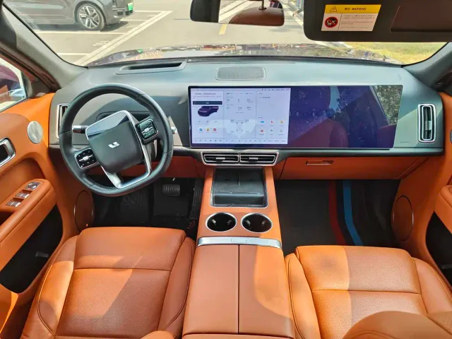 Li Auto L8 — Фото автомобиля 5