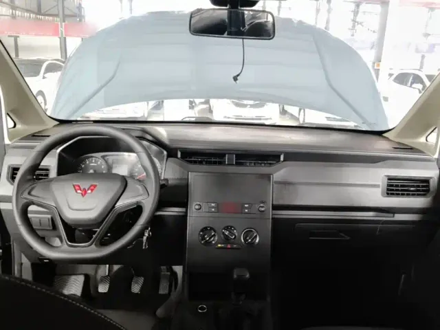Wuling Hongguang Plus — Фото автомобиля 9