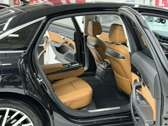 Audi A8 — Фото автомобиля 10