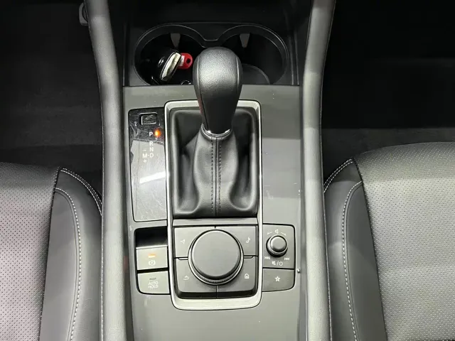 Mazda Axela — Фото автомобиля 12
