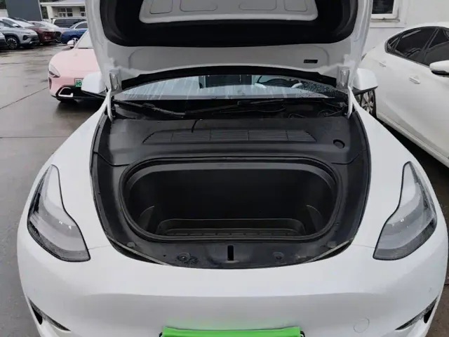 Tesla Model Y — Фото автомобиля 19