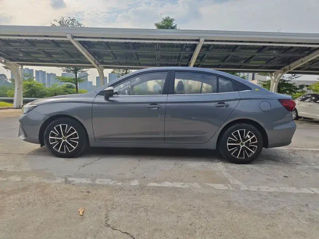 Roewe i5 — Фото автомобиля 8