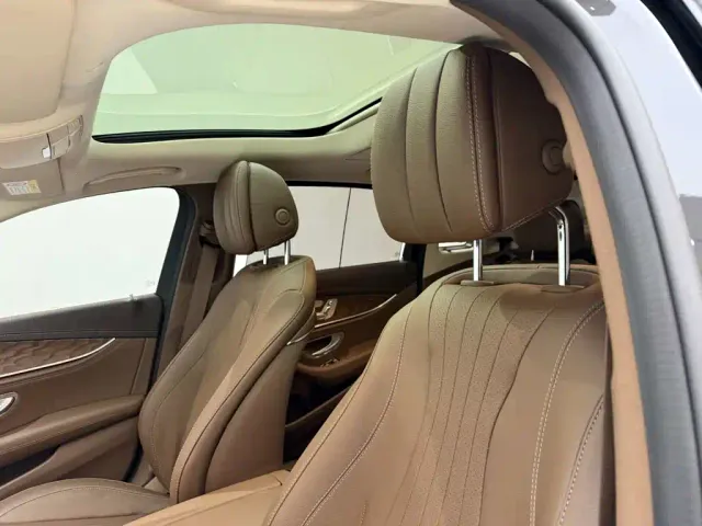 Mercedes-Benz E-Class — Фото автомобиля 16