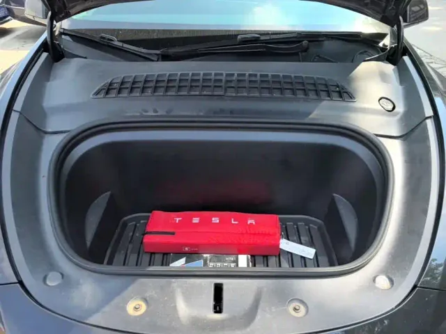 Tesla Model Y — Фото автомобиля 19