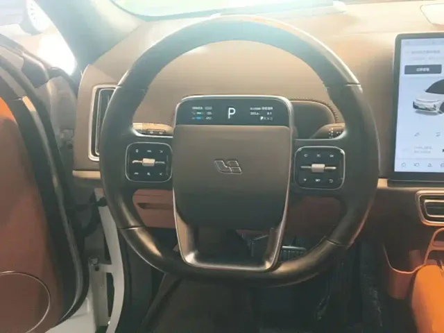 Li Auto L7 — Фото автомобиля 10
