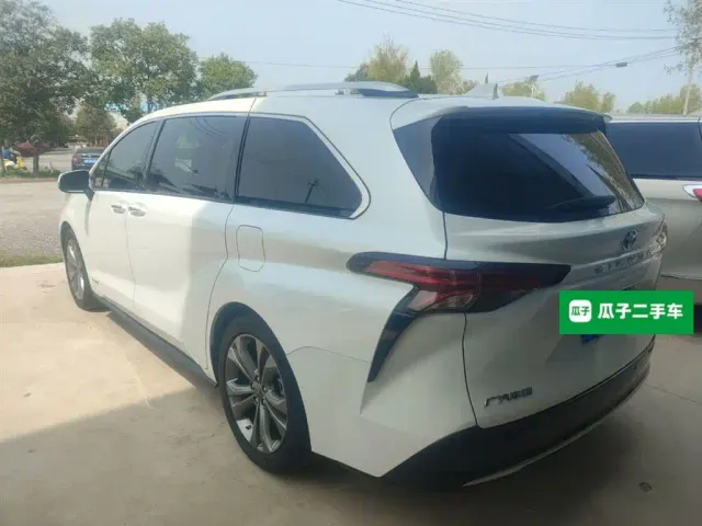 Toyota Sienna — Фото автомобиля 22