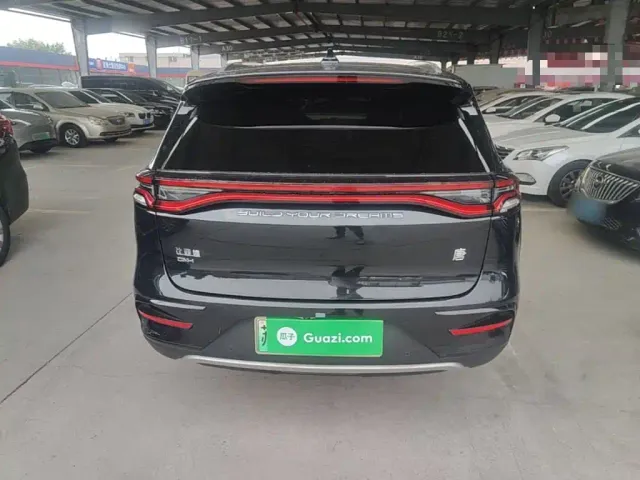 BYD Tang — Фото автомобиля 5