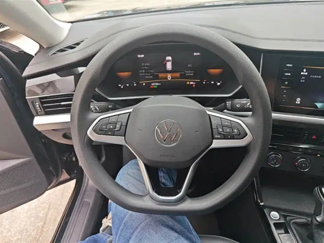 Volkswagen Passat — Фото автомобиля 10
