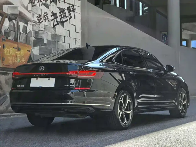 Volkswagen Passat — Фото автомобиля 5