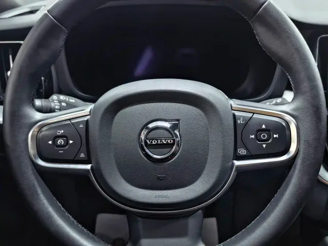 Volvo XC60 — Фото автомобиля 11