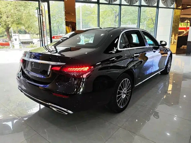 Mercedes-Benz E-Class — Фото автомобиля 6