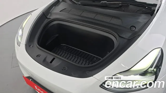 Tesla Model Y — Фото автомобиля 6