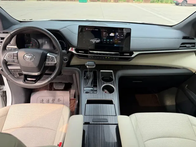 Toyota Sienna — Фото автомобиля 5