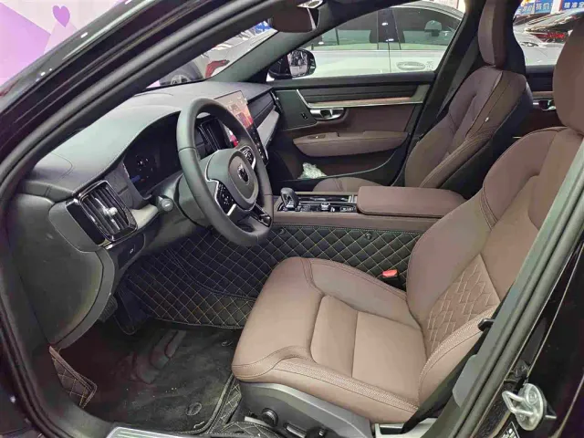Volvo S90 — Фото автомобиля 10