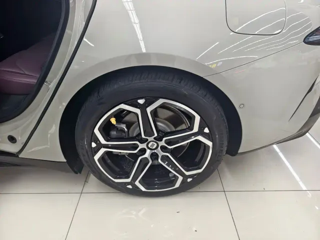 Xiaomi SU7 — Фото автомобиля 9