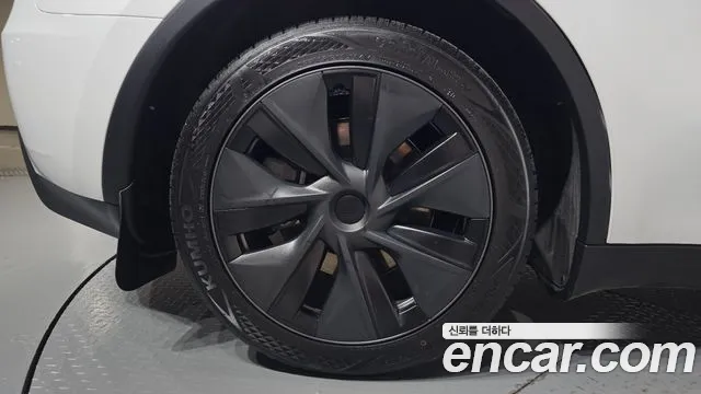 Tesla Model Y — Фото автомобиля 5