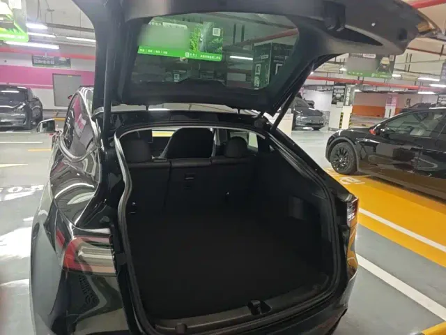 Tesla Model Y — Фото автомобиля 18