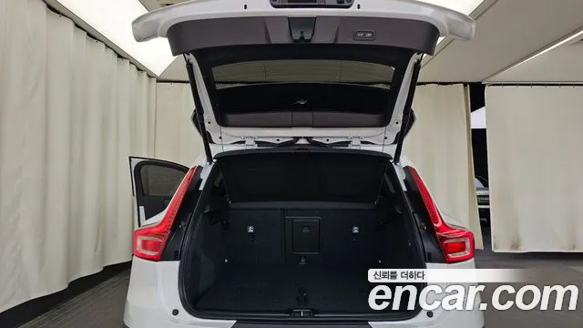 Volvo XC40 — Фото автомобиля 26