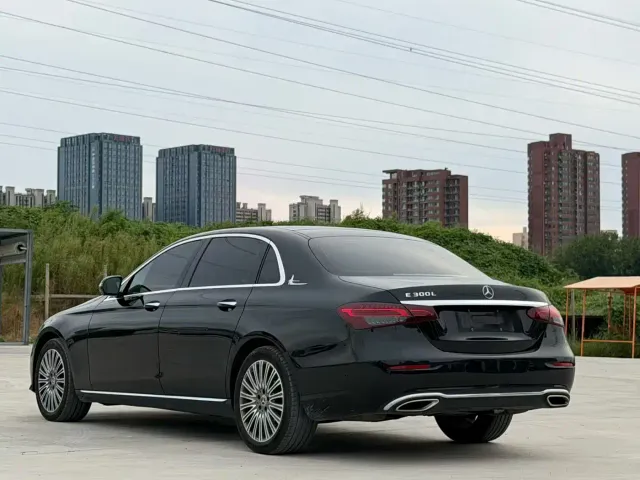 Mercedes-Benz E-Class — Фото автомобиля 7