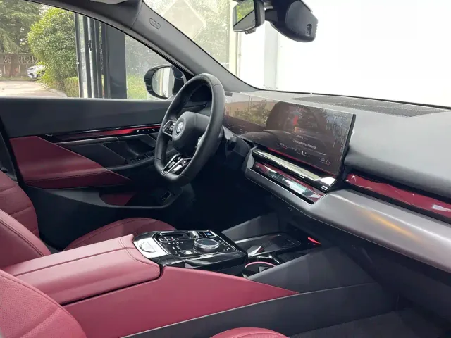 BMW i5 — Фото автомобиля 12