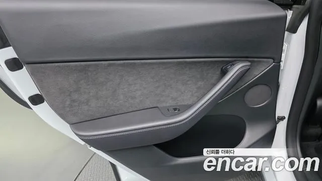 Tesla Model Y — Фото автомобиля 14