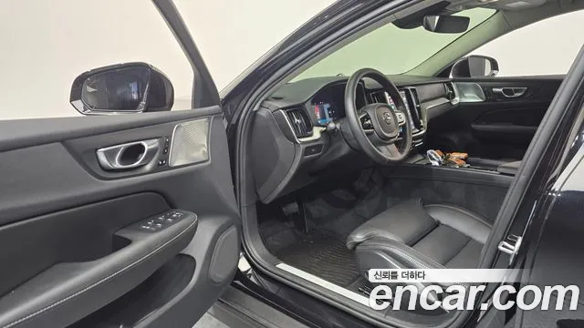 Volvo V60 Cross Country 2nd Gen — Фото автомобиля 15