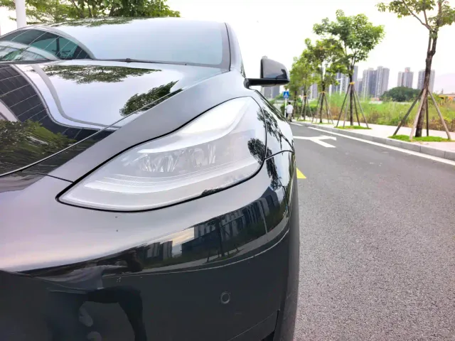 Tesla Model Y — Фото автомобиля 8