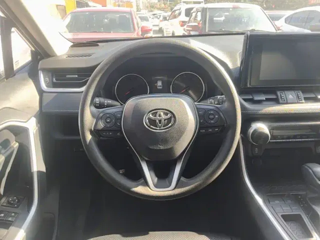 Toyota RAV4 — Фото автомобиля 10